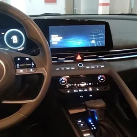 Hyundai Elantra 2025