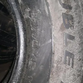 RUNNER 265 70 16. 2 st