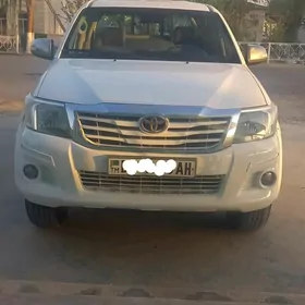 Toyota Hilux 2013
