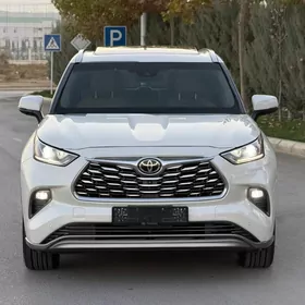 Toyota Highlander 2021