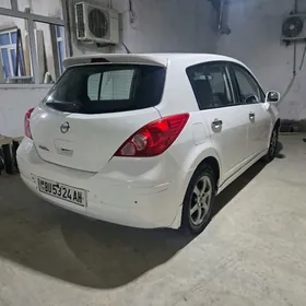 Nissan Versa 2012