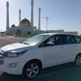 Toyota Innova 2022