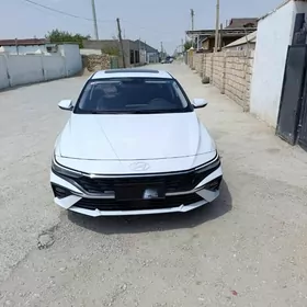 Hyundai Elantra 2025