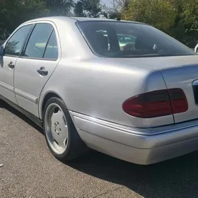 Mercedes-Benz E320 1996