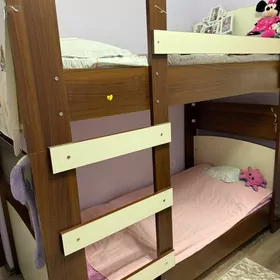 Двухъярусная кровать