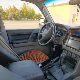 Mitsubishi Pajero 2004