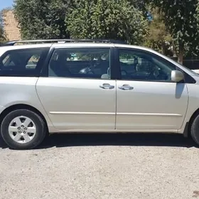 Toyota Sienna 2004