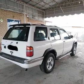 Nissan Pathfinder 1998