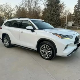 Toyota Highlander 2021