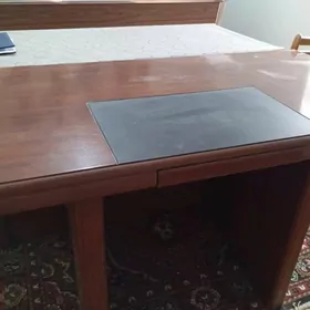 Офисный стол