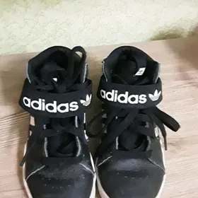 Детские кроссовки