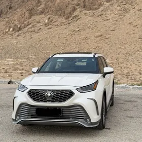 Toyota Highlander 2021
