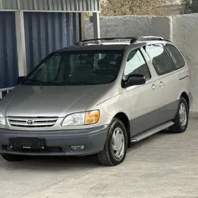 Toyota Sienna 2003