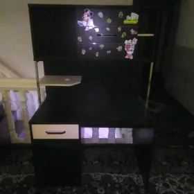 stol rabociy kompyuter