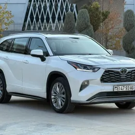 Toyota Highlander 2021