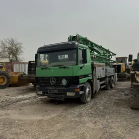 Mercedes-Benz ACTROS 3331 2004