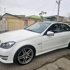 Mercedes-Benz C350 2014