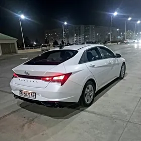Hyundai Elantra 2022