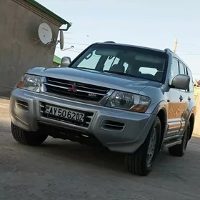 Mitsubishi Pajero 2002