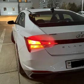 Hyundai Elantra 2022