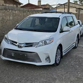 Toyota Sienna 2018