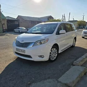 Toyota Sienna 2011