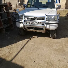 Mitsubishi Pajero 2000