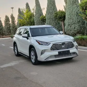 Toyota Highlander 2021