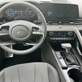 Hyundai Elantra 2024