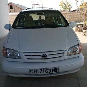 Toyota Sienna 2000