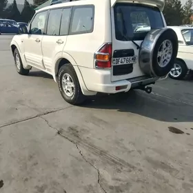 Mitsubishi Pajero 2002