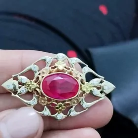 Gyzyl yerewan broska