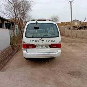 Toyota Hiace 2005