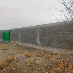 Ýarajyda satlyk howly jaý.