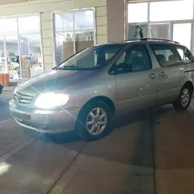 Toyota Sienna 2002