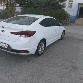 Hyundai Elantra 2019