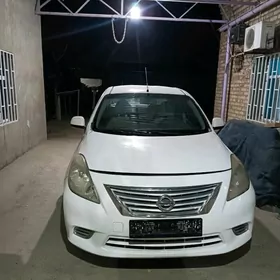 Nissan Versa 2012