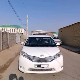 Toyota Sienna 2011