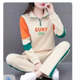 Спортивный костюм женский