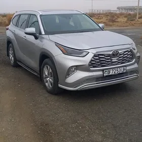 Toyota Highlander 2021