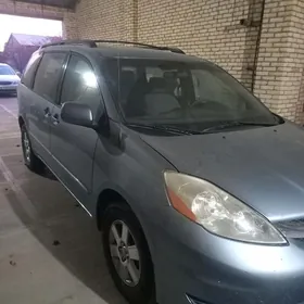 Toyota Sienna 2004