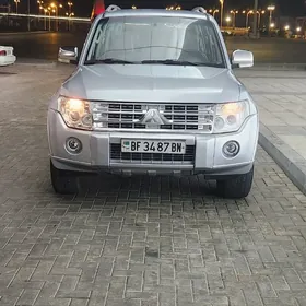 Mitsubishi Pajero 2010