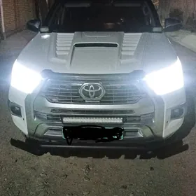 Toyota Hilux 2021
