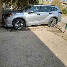 Toyota Highlander 2021