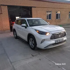 Toyota Highlander 2021