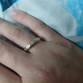 gyzyl broška we obruçalka yuzu