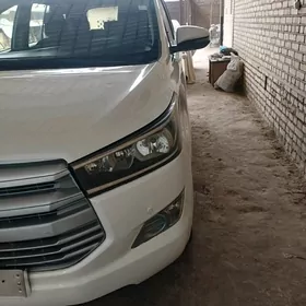 Toyota Innova 2020