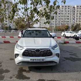 Toyota Highlander 2021