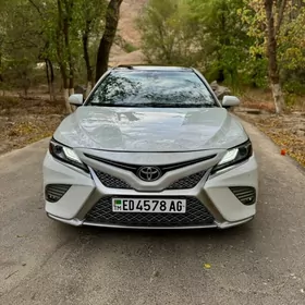Toyota Camry 2018