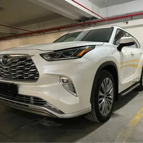 Toyota Highlander 2021